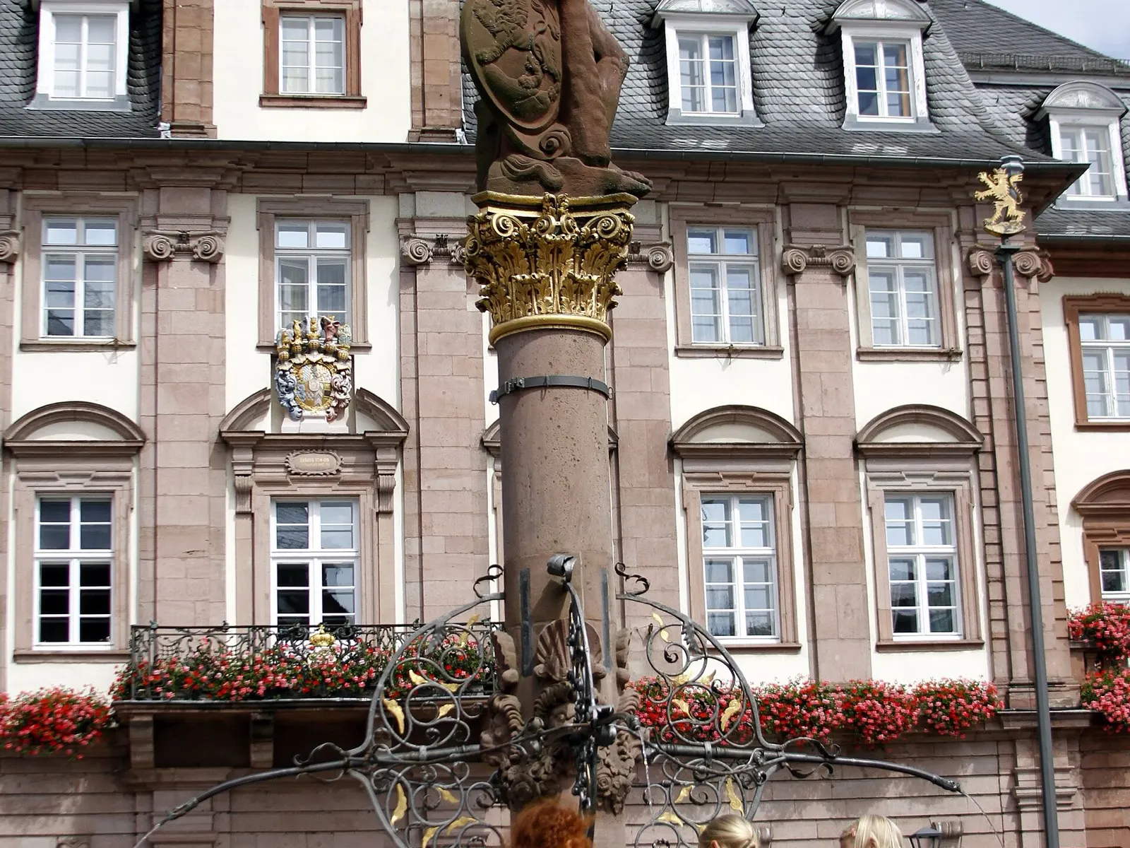 Marktplatz Heidelberg mit Herkulesbrunnen